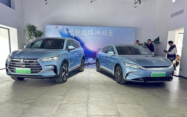 2023 BYD Tang DM-i (left) and 2023 BYD Han EV (right)